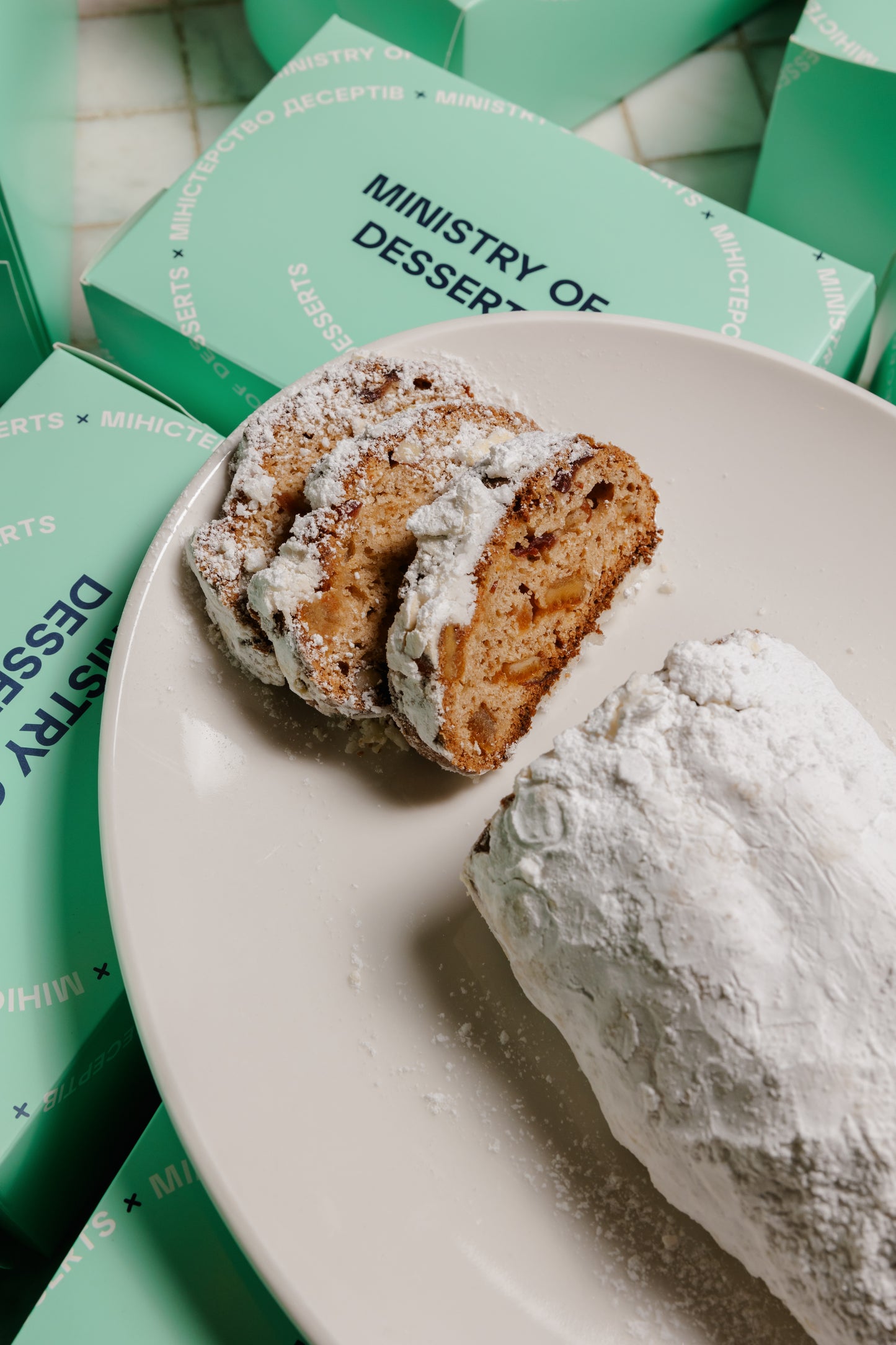 Різдвяний штолен з горіхами та апельсином