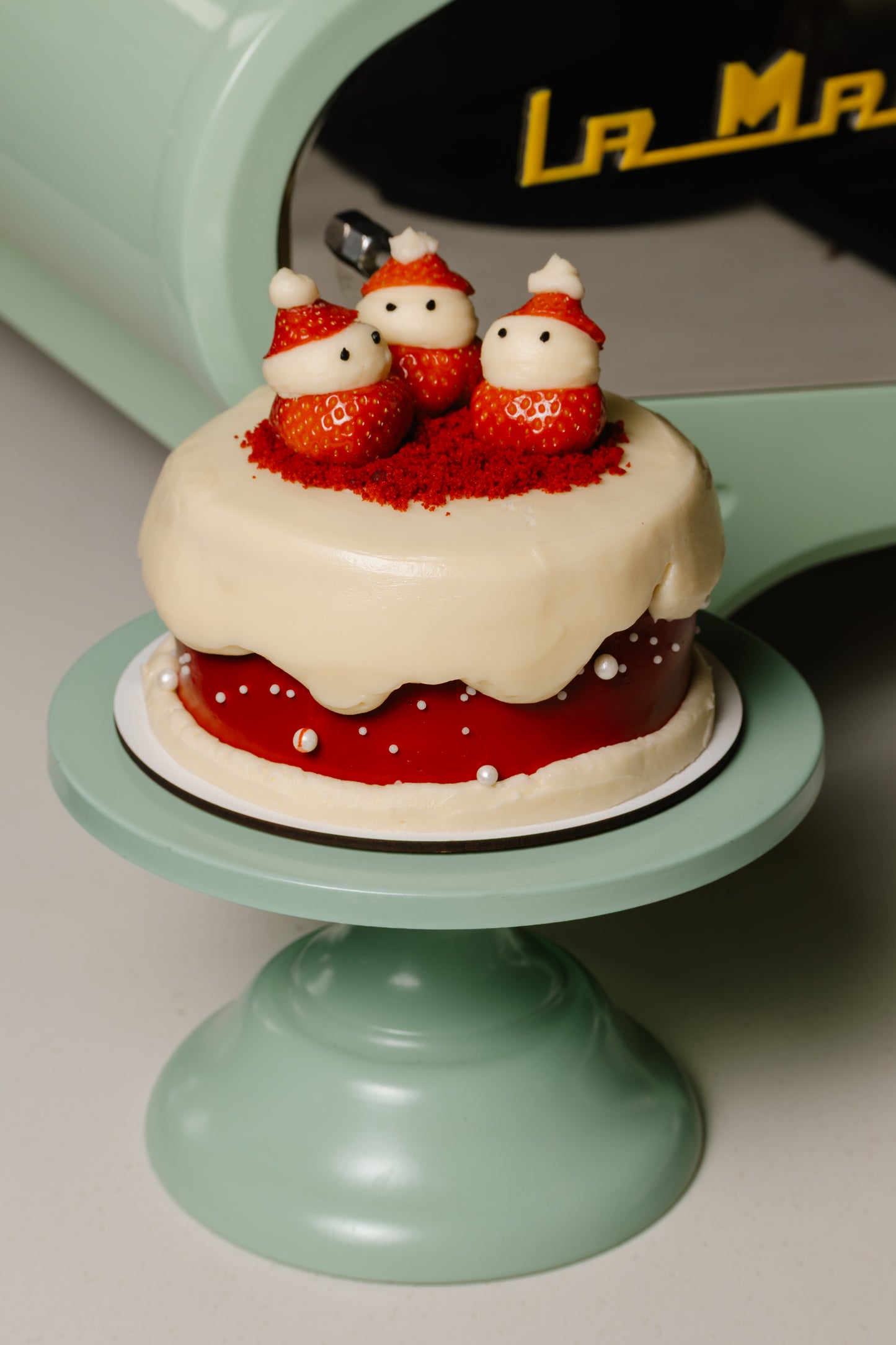 Бенто Оксамит-полуниця